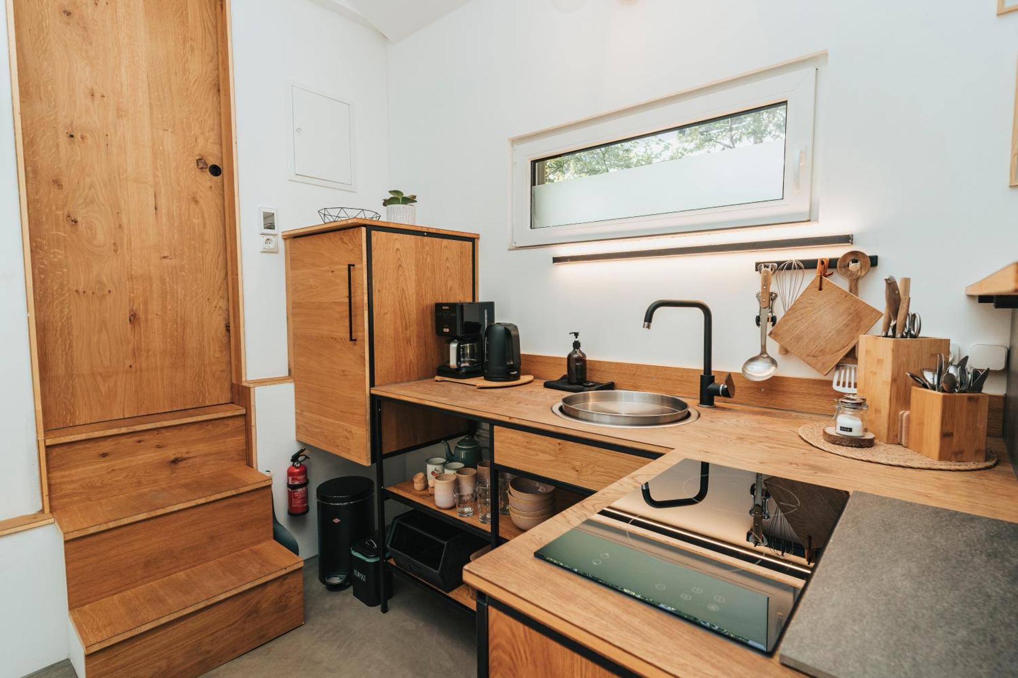Modernes Tinyhouse Trailer Am Waldrand - Mit Seezugang