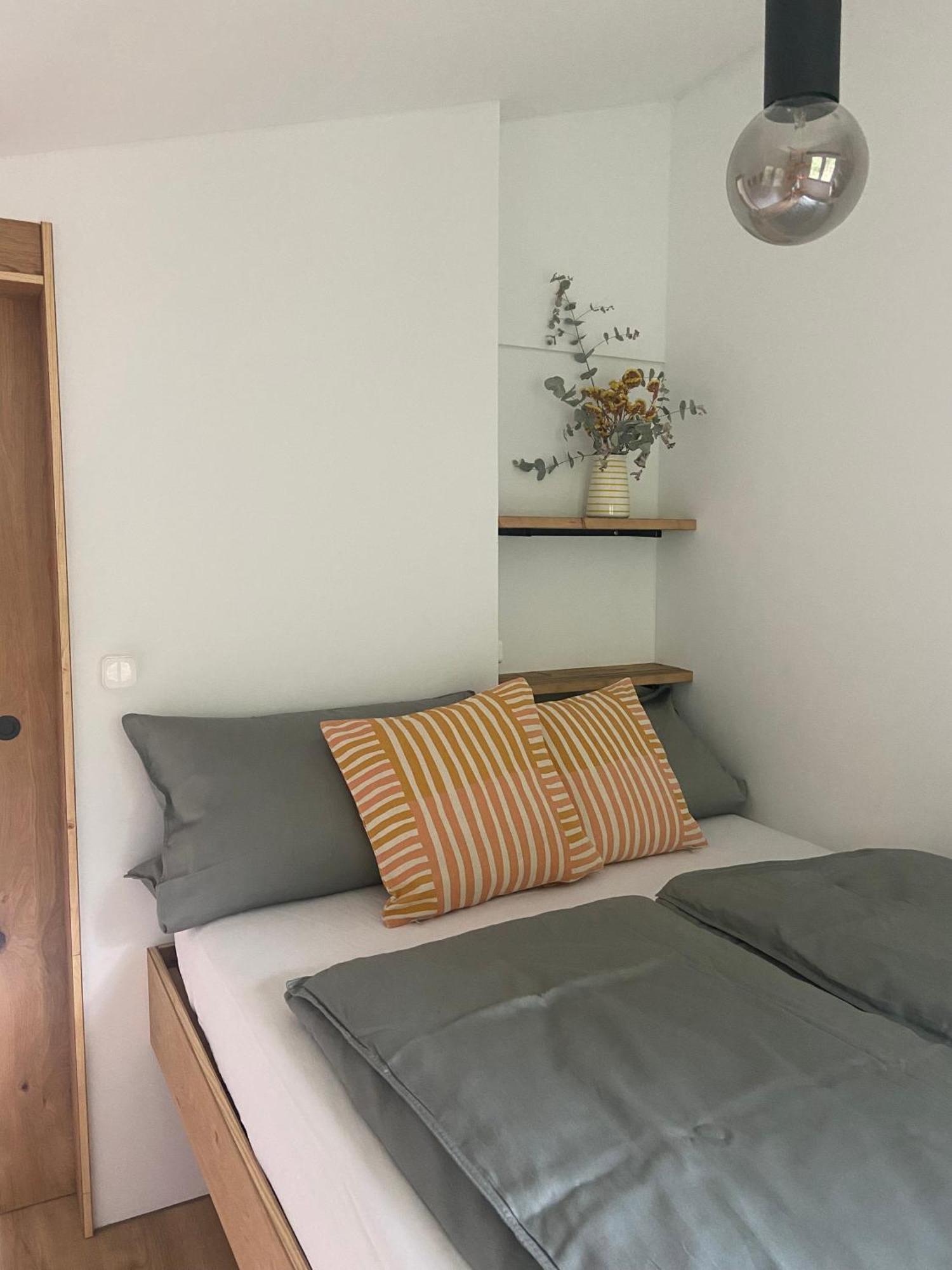 Modernes Tinyhouse Trailer Am Waldrand - Mit Seezugang