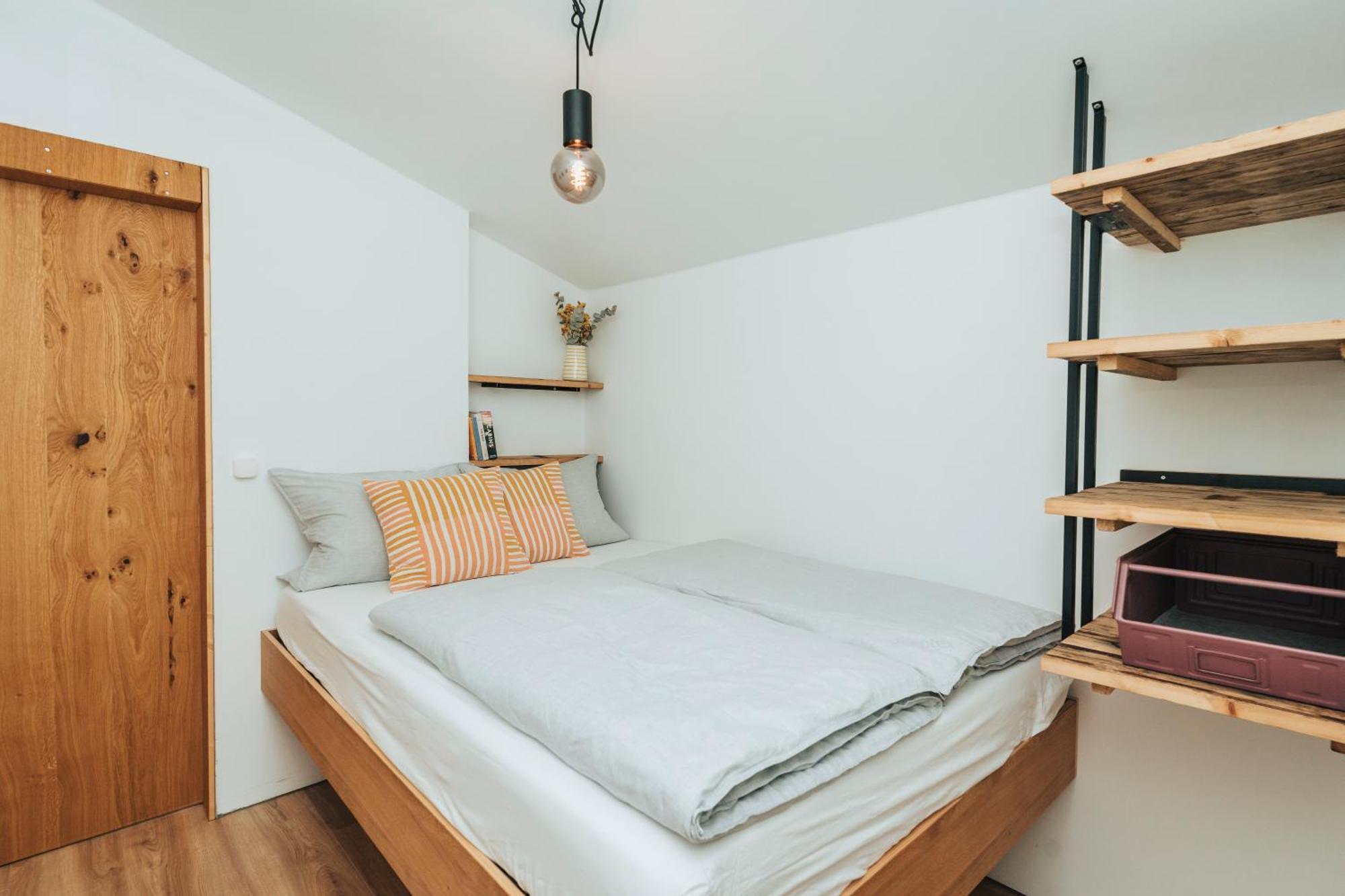 Modernes Tinyhouse Trailer Am Waldrand - Mit Seezugang Ferienhaus *