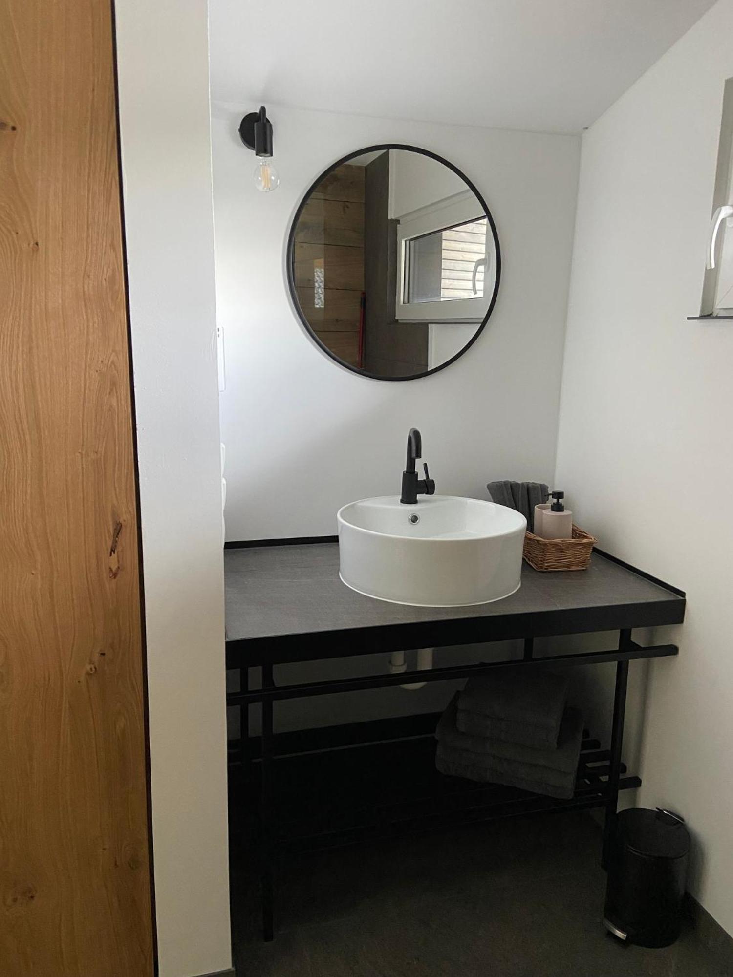 Modernes Tinyhouse Trailer Am Waldrand - Mit Seezugang Ferienhaus Eging
